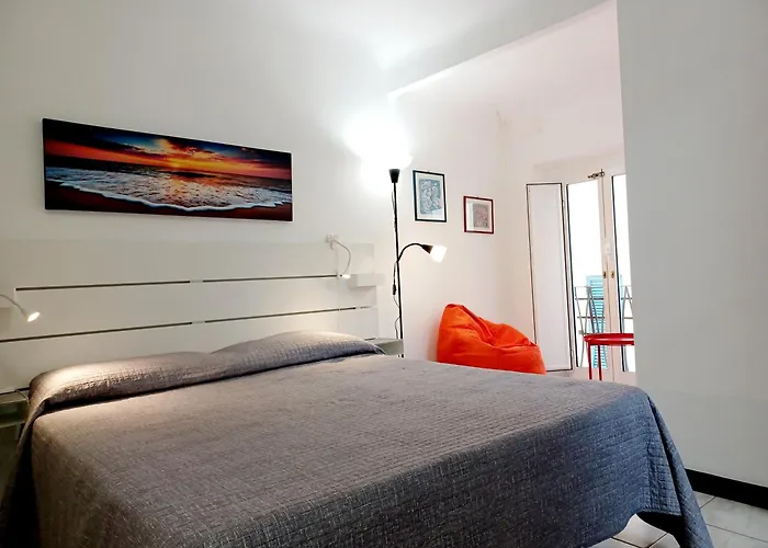 Mansardato 20 Mt Dal Mare * Albissola Marina